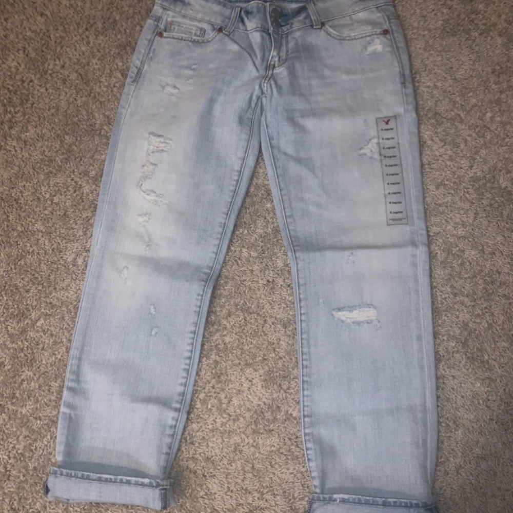 American Eagle women’s crop jeans. New with tags.